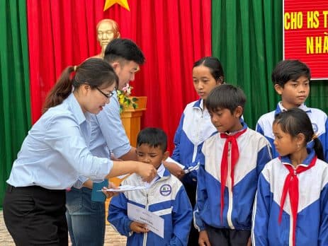 Hành Trình Trao Yêu Thương Đến Cộng Đồng Của Bel Gà